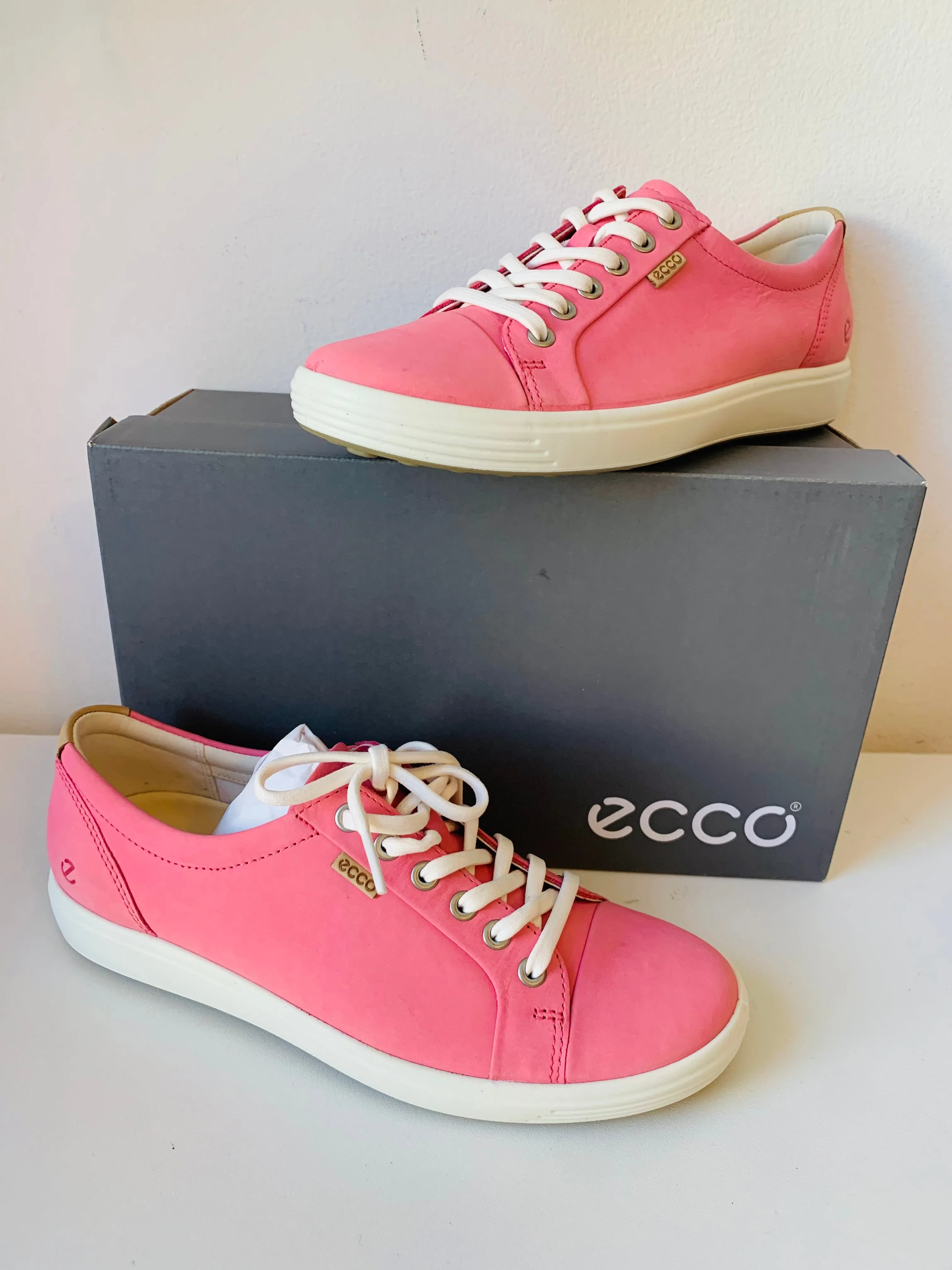 Ecco Soft 7 Women’s Bubble Gum Leather Sneaker Size 40 (US 9-9.5) New in Box