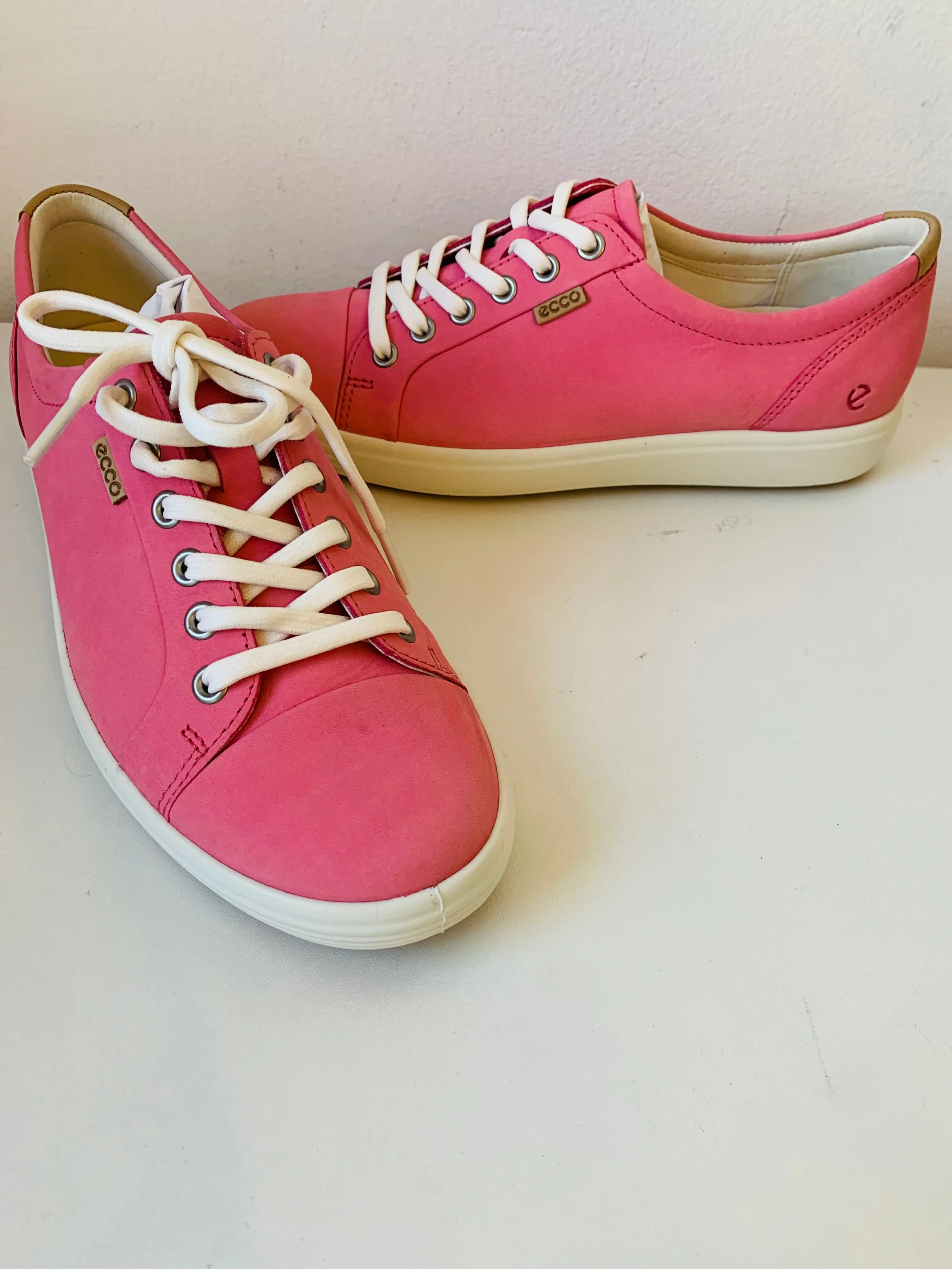 Ecco Soft 7 Women’s Bubble Gum Leather Sneaker Size 40 (US 9-9.5) New in Box