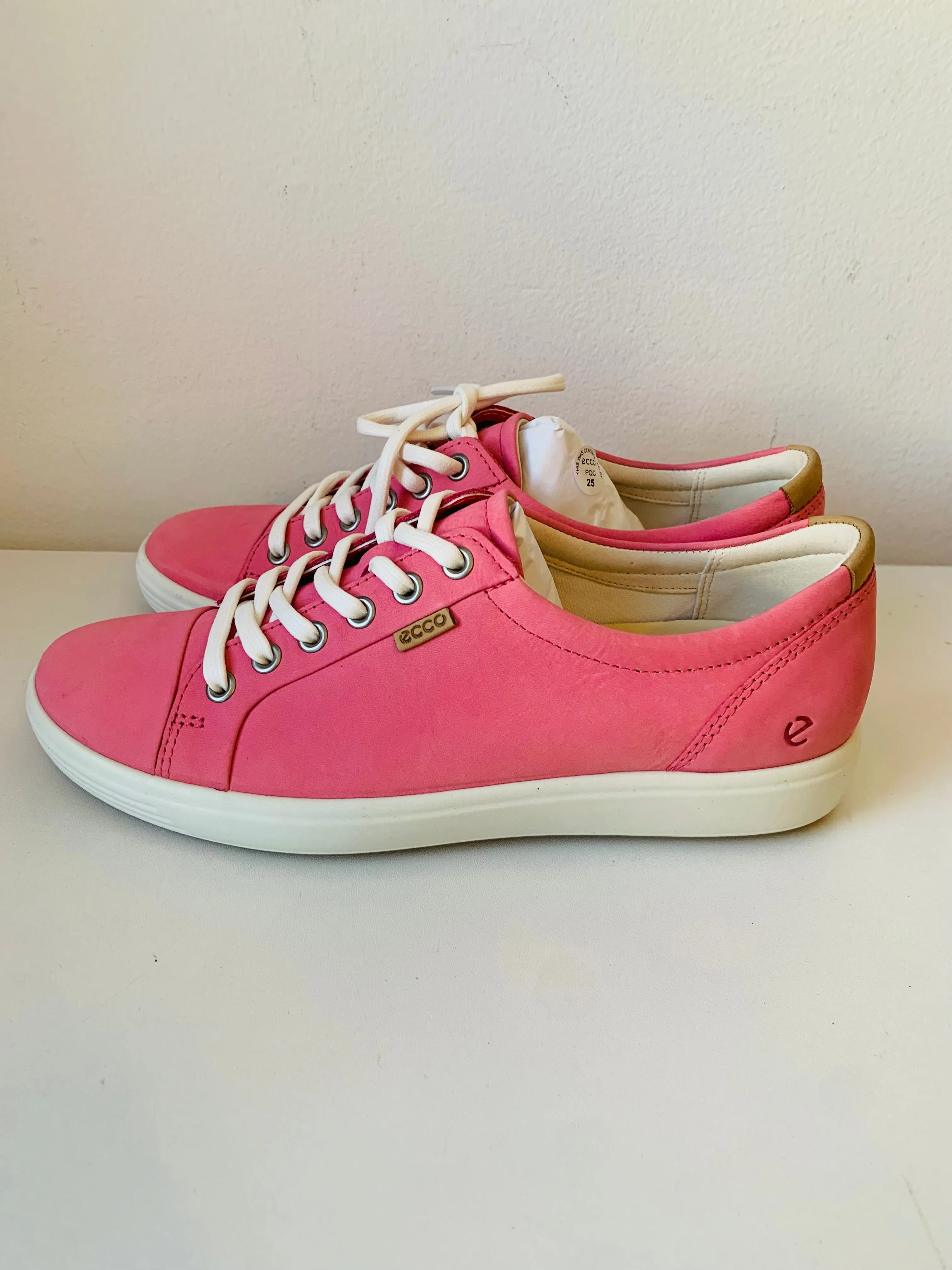 Ecco Soft 7 Women’s Bubble Gum Leather Sneaker Size 40 (US 9-9.5) New in Box