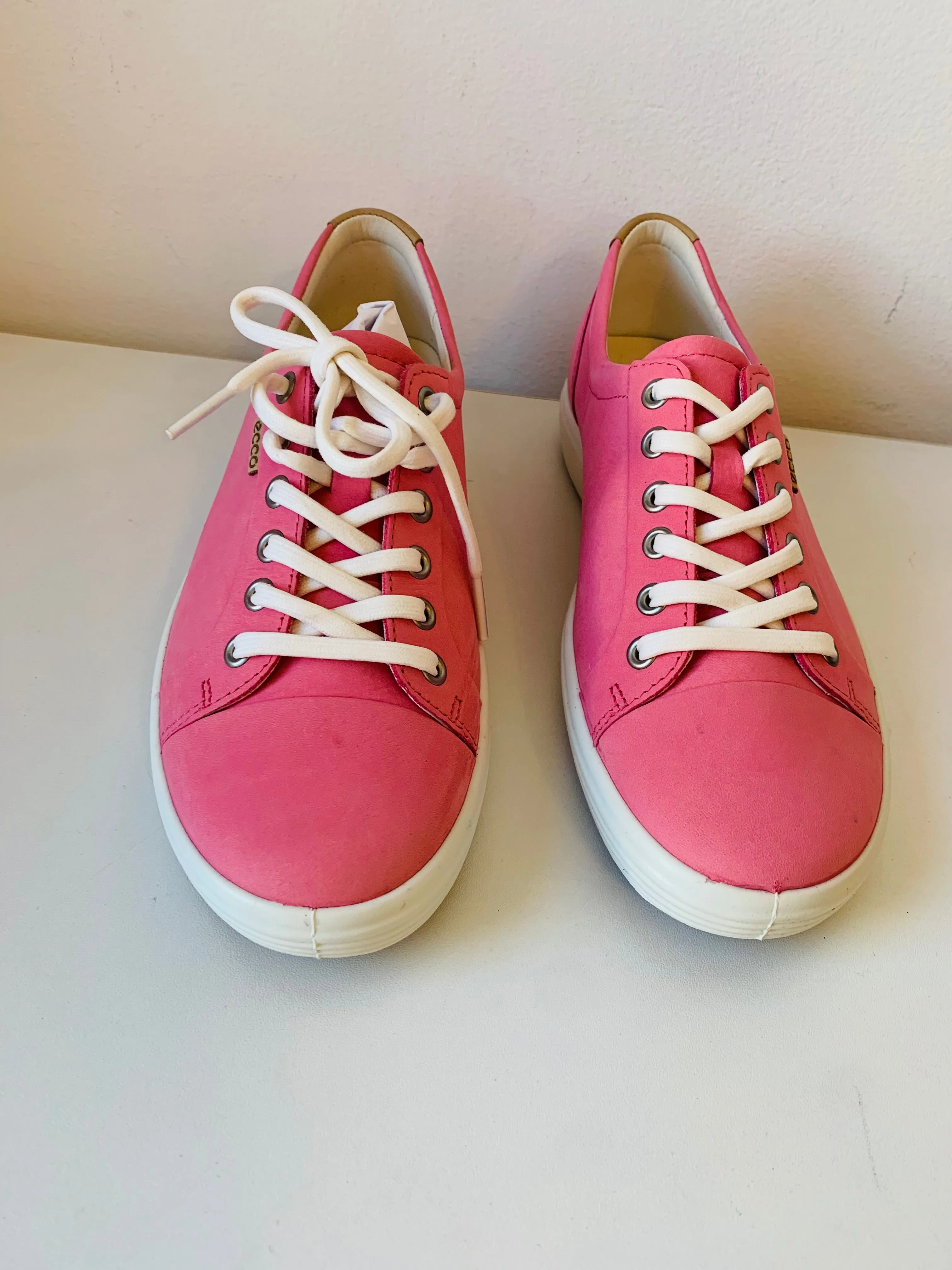 Ecco Soft 7 Women’s Bubble Gum Leather Sneaker Size 40 (US 9-9.5) New in Box